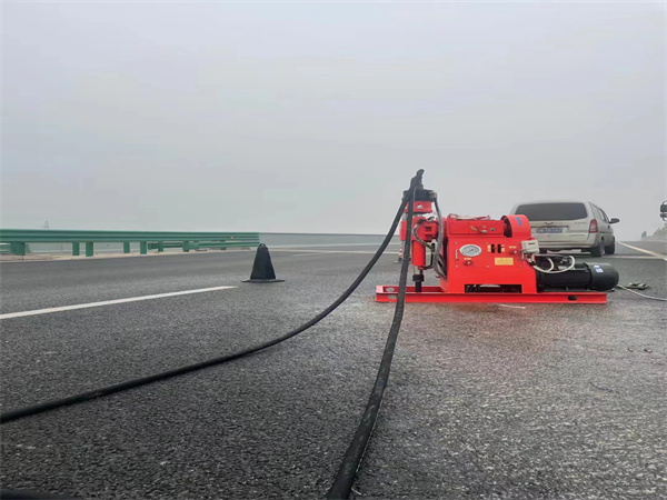 若尔盖马路路基路面开裂下沉注浆加固灌浆