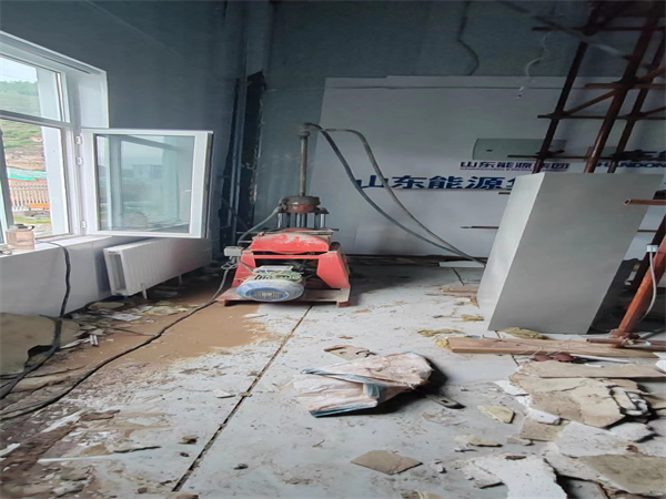 若尔盖地基基础下沉墙体裂缝加固注浆顶升施工