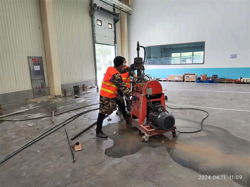 若尔盖厂房地面下沉塌陷注浆加固施工